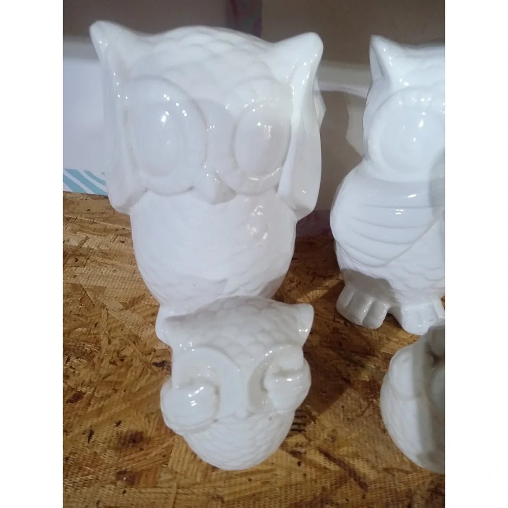 A Set of 4 White Ceramic Owl Figurines (Modern Minimalist Style